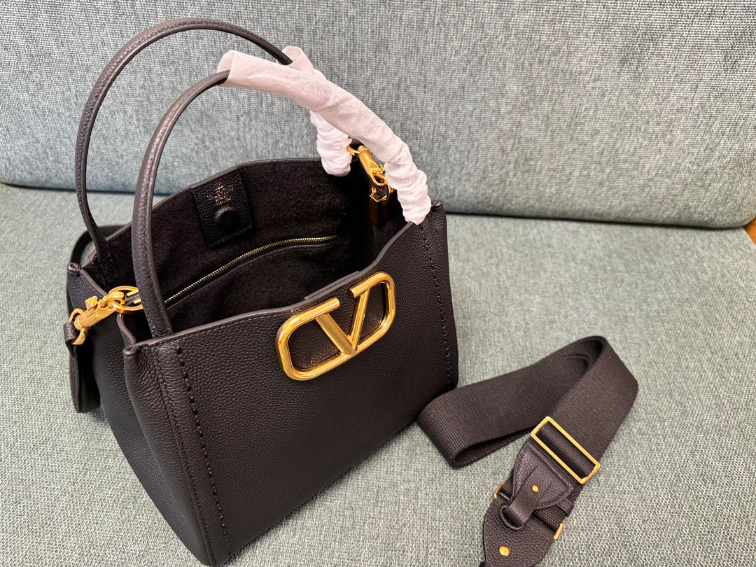 Valentino Small Handbag Black Calfskin 538531