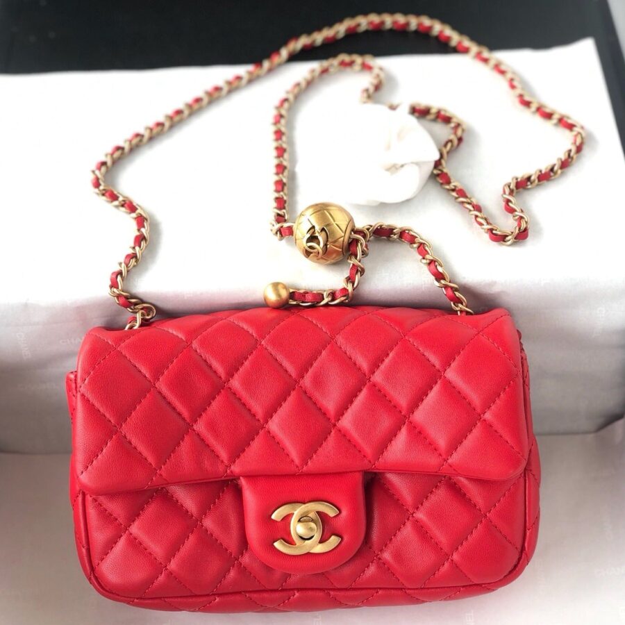 Chanel Classic Flap gold bag – front view