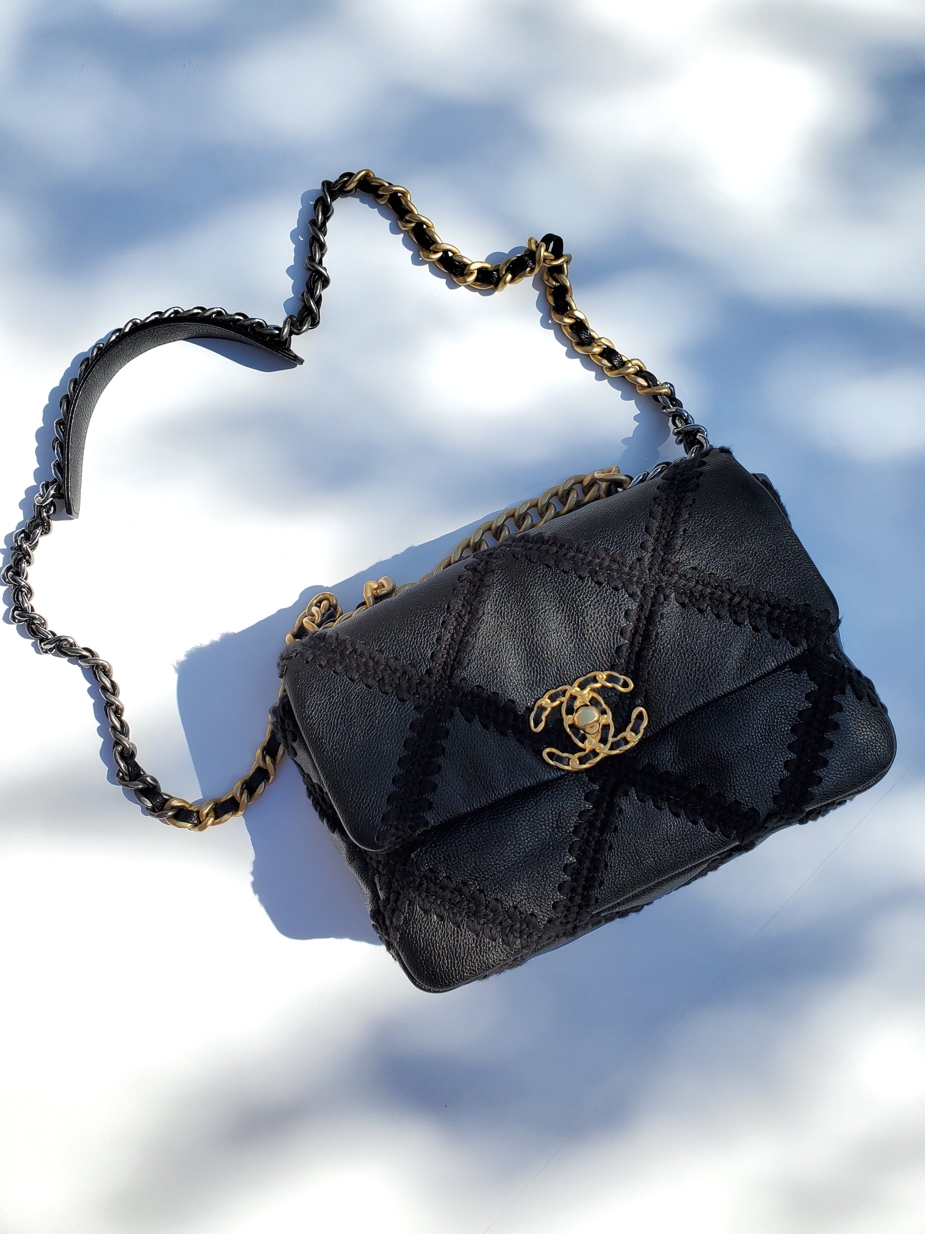 Chanel Chanel 19 black bag – front view