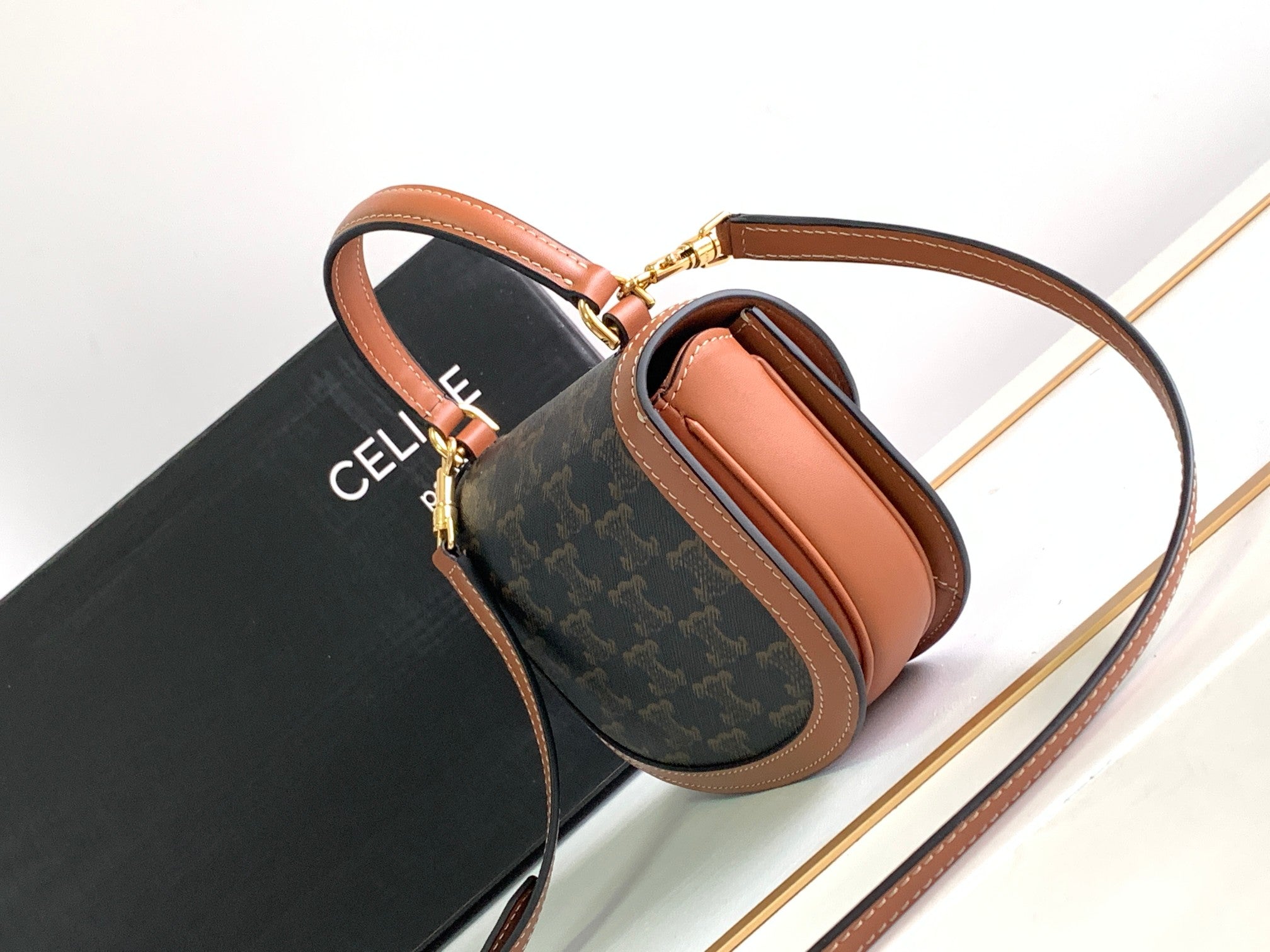 TEEN Chain Besace Triomphe 15.5cm Brown Monogram AND Calfskin TAN