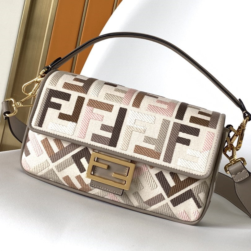 Fendi Baguette white bag – front view