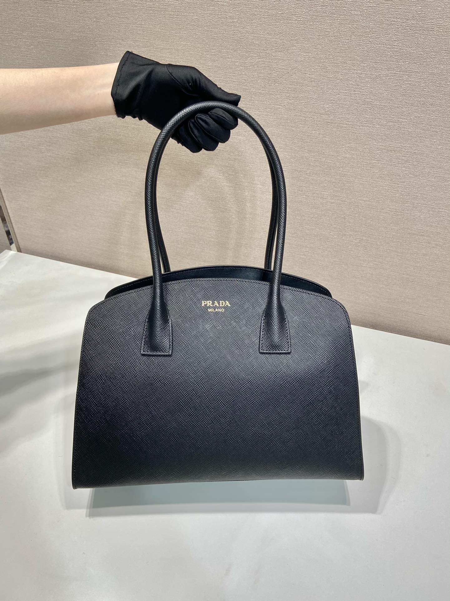 Designer handbag black – front view