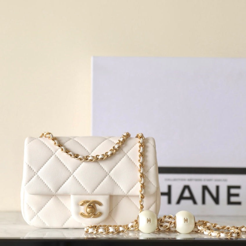 Designer Flap Bag white – front view