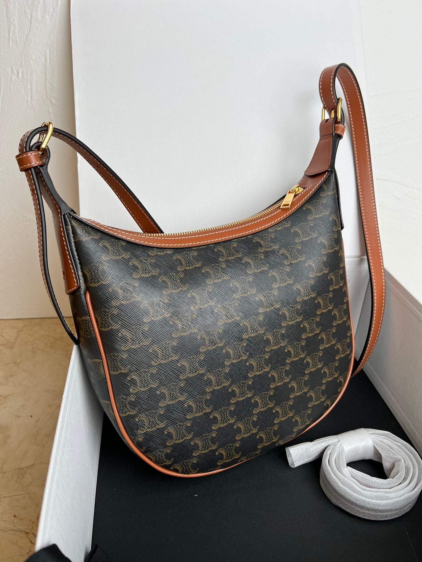 Small Heloise 23cm Cuir Triomphe Canvas Brown Calfskin