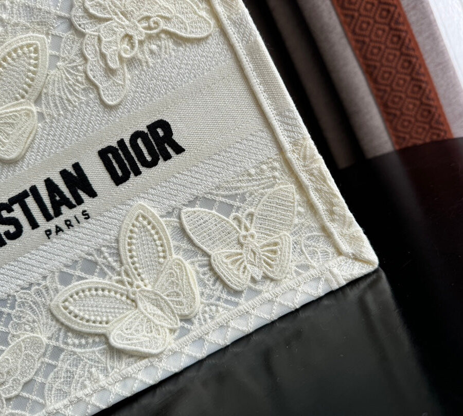 Dior Book Tote white bag – front view